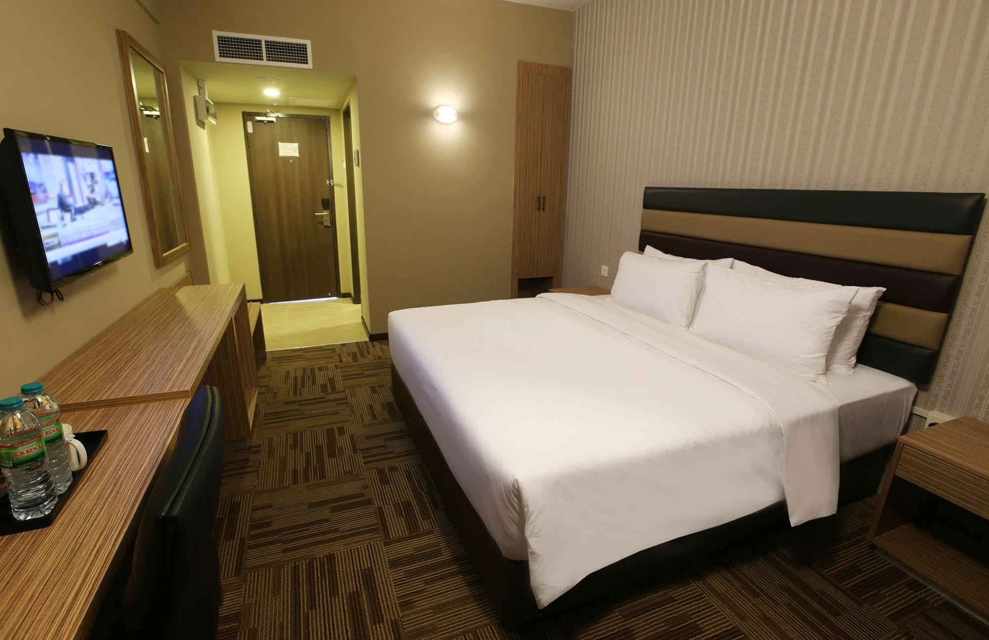 Sem9 Senai Hotel Kulai Bagian luar foto