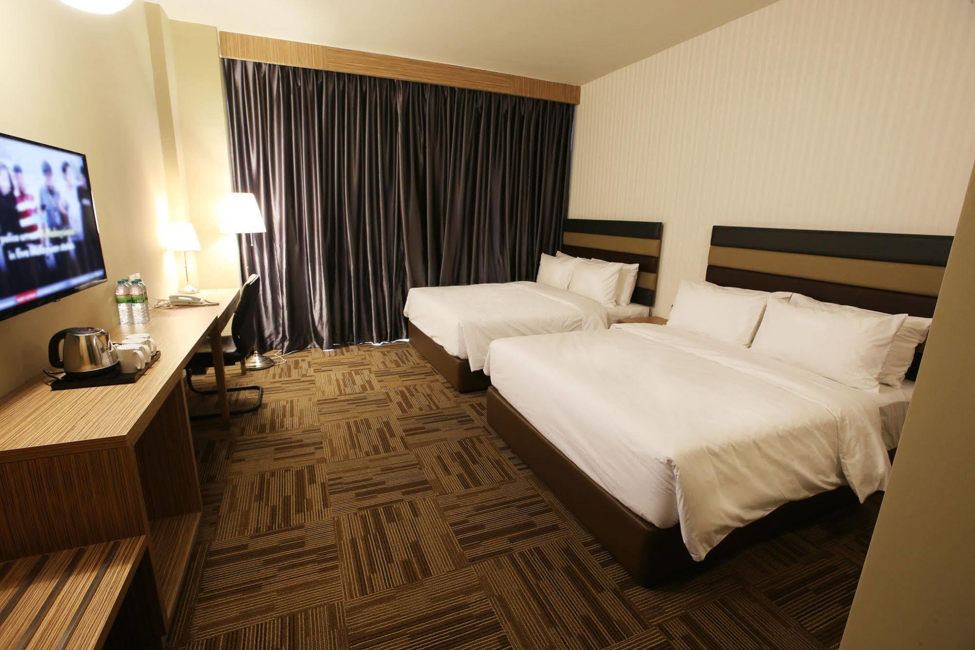 Sem9 Senai Hotel Kulai Bagian luar foto