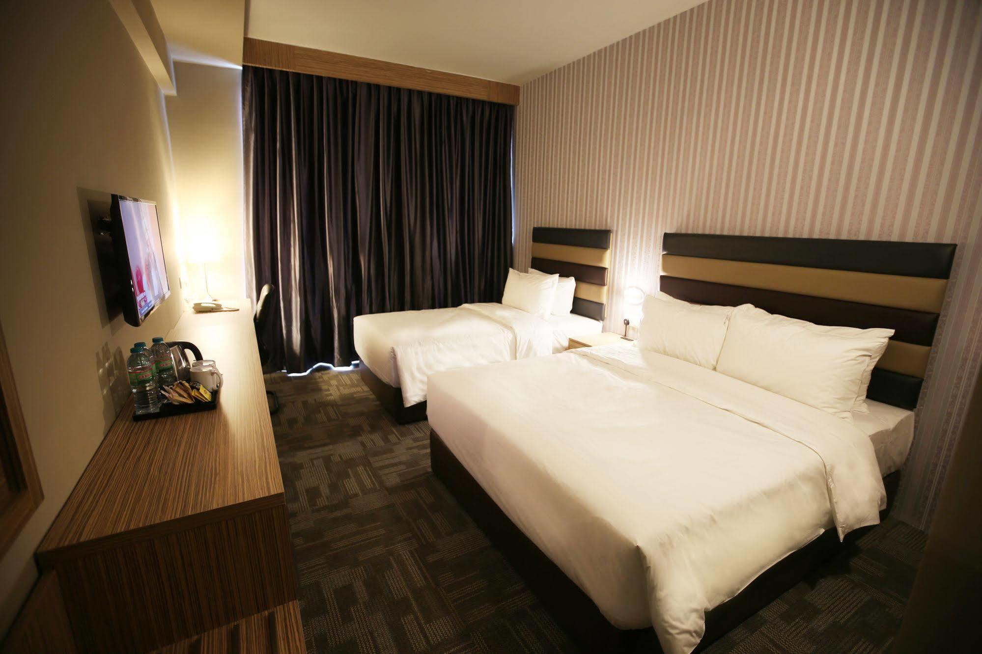 Sem9 Senai Hotel Kulai Bagian luar foto
