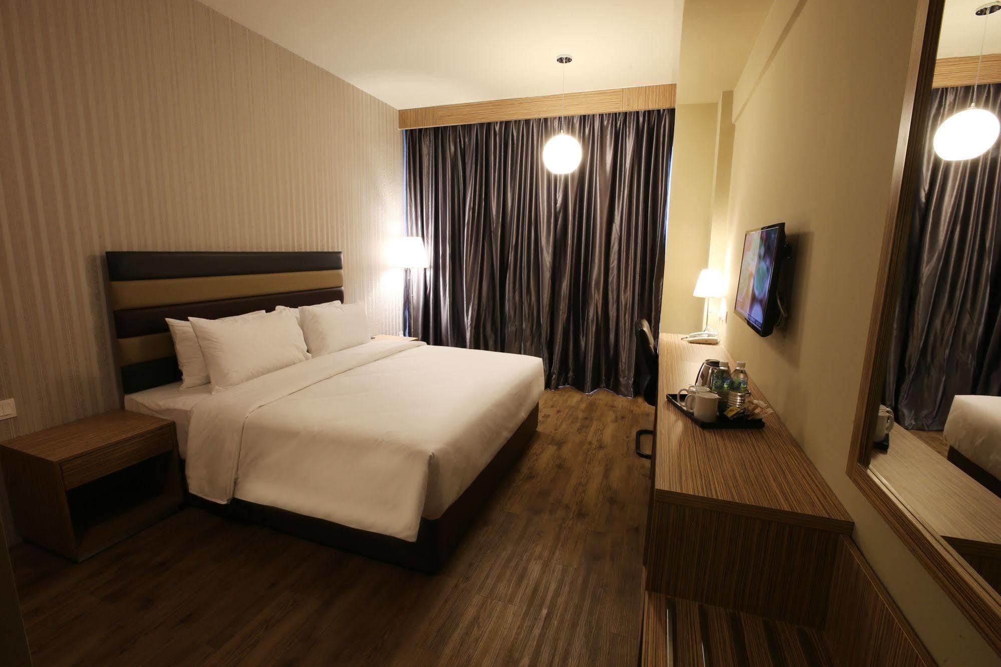 Sem9 Senai Hotel Kulai Bagian luar foto