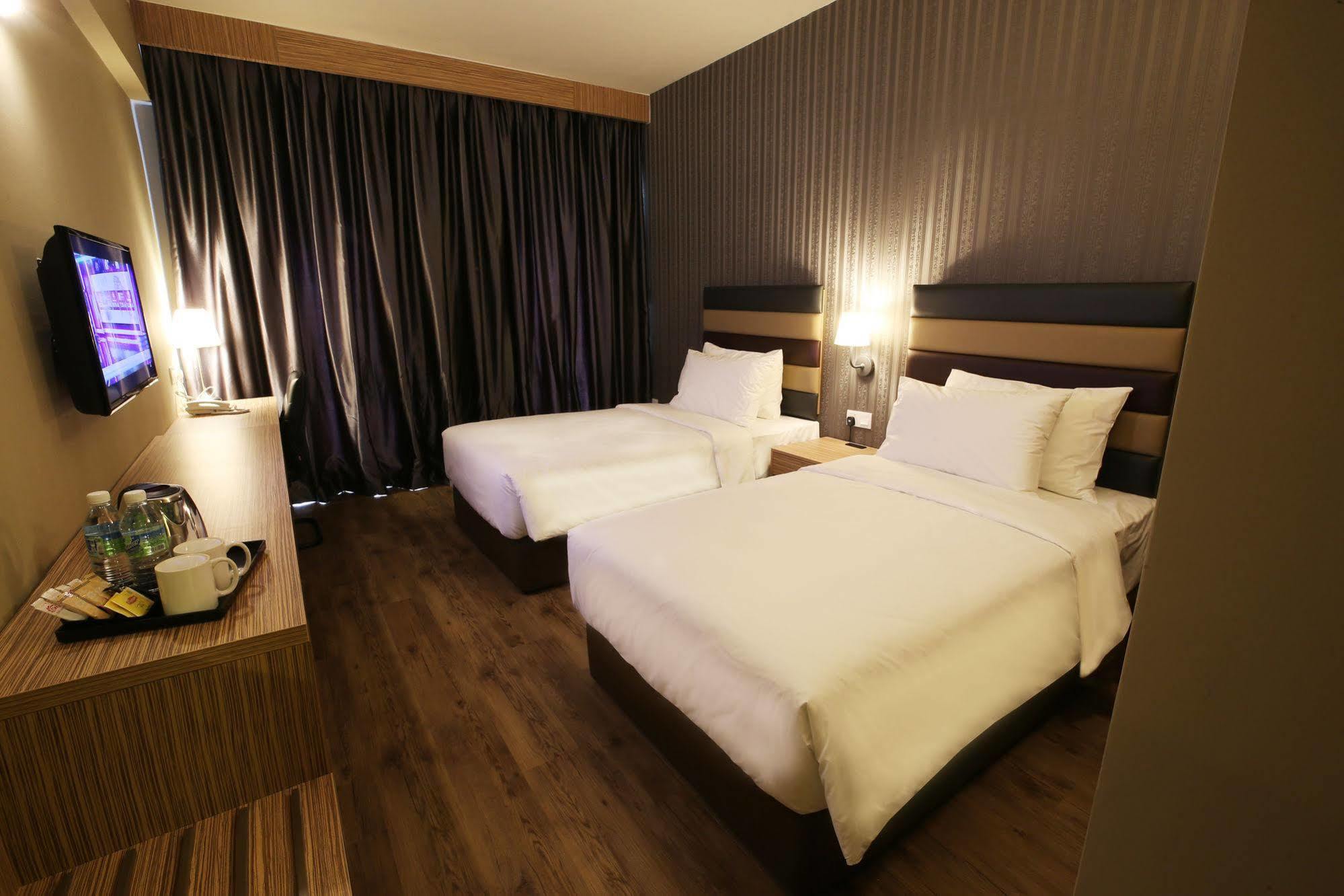 Sem9 Senai Hotel Kulai Bagian luar foto