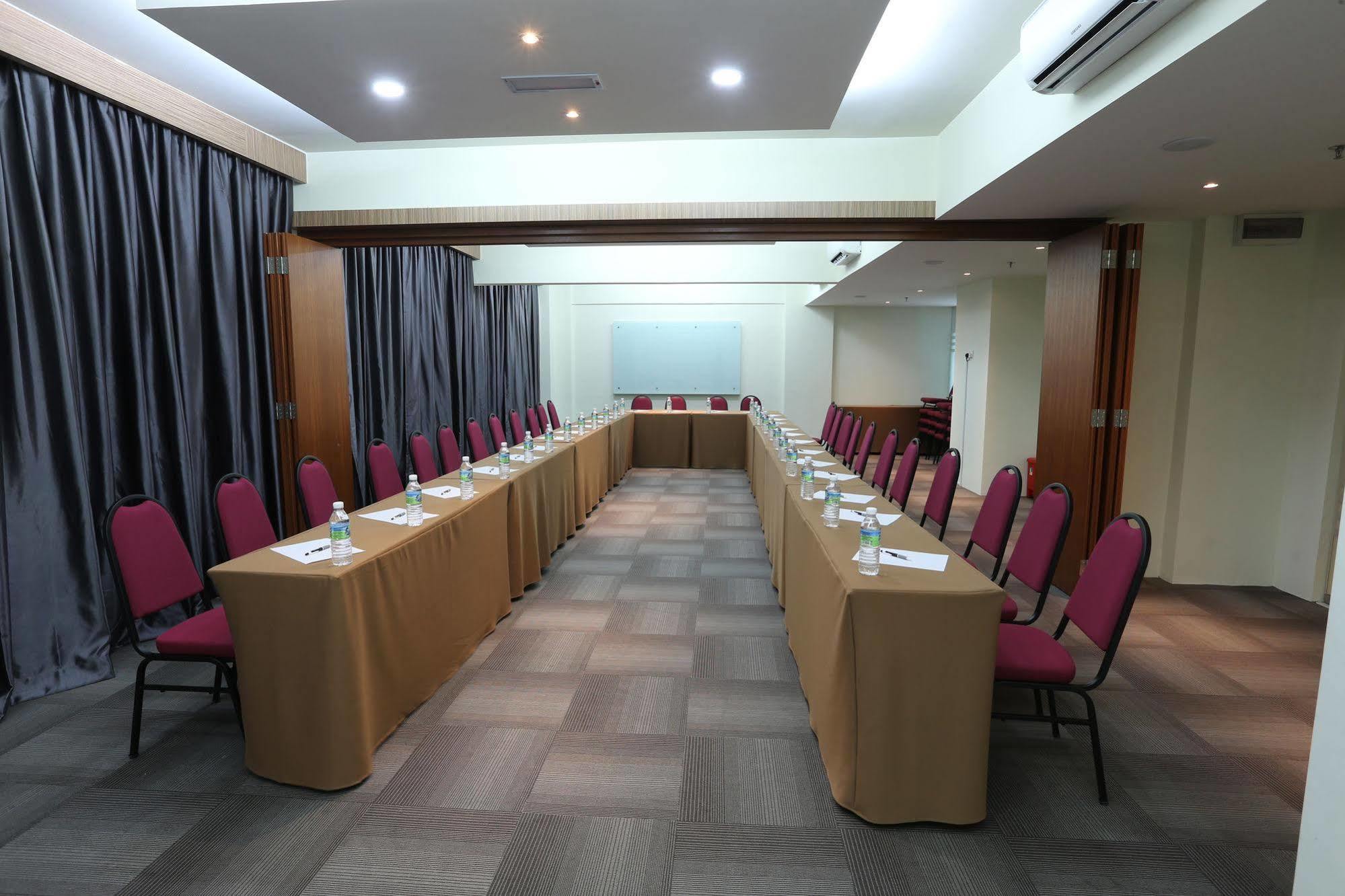 Sem9 Senai Hotel Kulai Bagian luar foto
