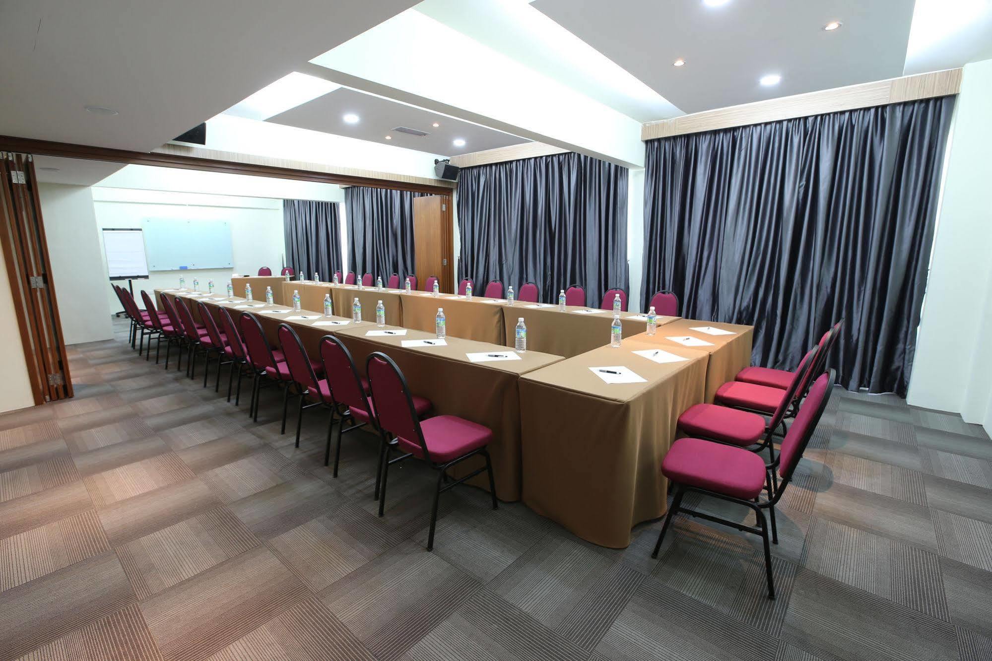 Sem9 Senai Hotel Kulai Bagian luar foto